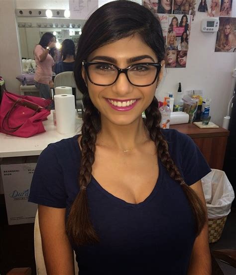 mia khalifa smiling